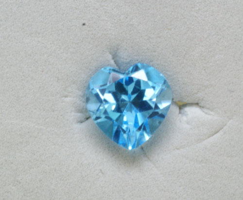 8mm Heart Blue Topaz (2.10 ct) 8mm Heart Blue Topaz (2.10 ct)