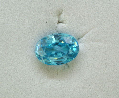 5x7 Oval Blue Zircon (1.45 ct) 5x7 Oval Blue Zircon (1.45 ct)