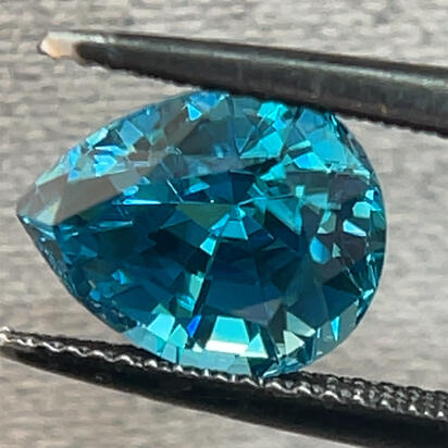 11.38x9.19x7.09 Pear Blue Zircon (6.17 ct) 11.38x9.19x7.09 Pear Blue Zircon (6.17 ct)