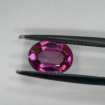 9.8x7.2 Oval Rhodolite Garnet (2.48 ct) 9.8x7.2 Oval Rhodolite Garnet (2.48 ct)