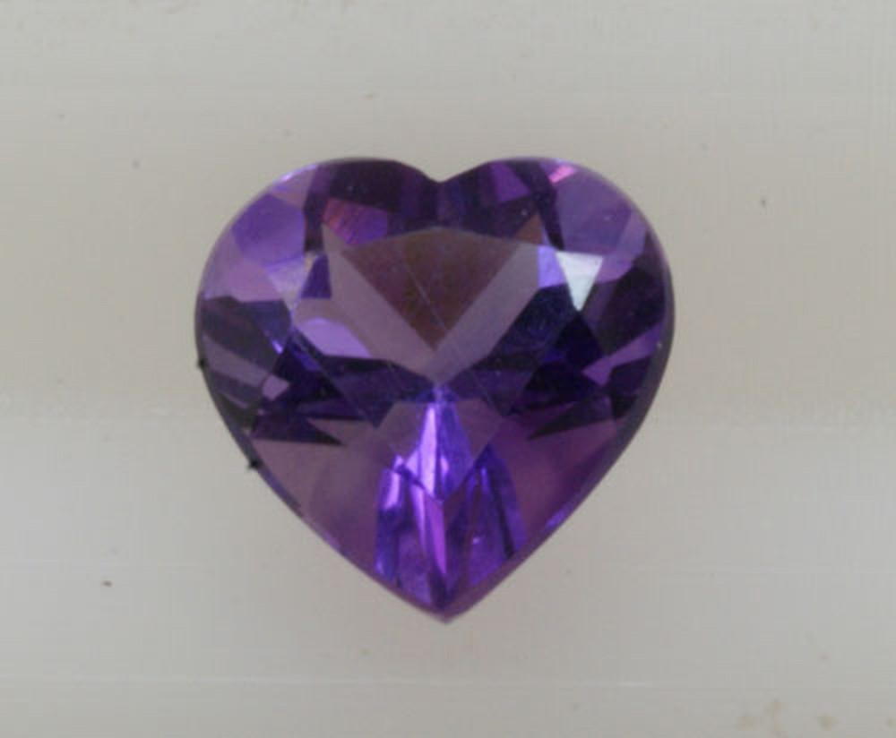 8mm Heart Amethyst (1.30 ct) 8mm Heart Amethyst (1.30 ct)