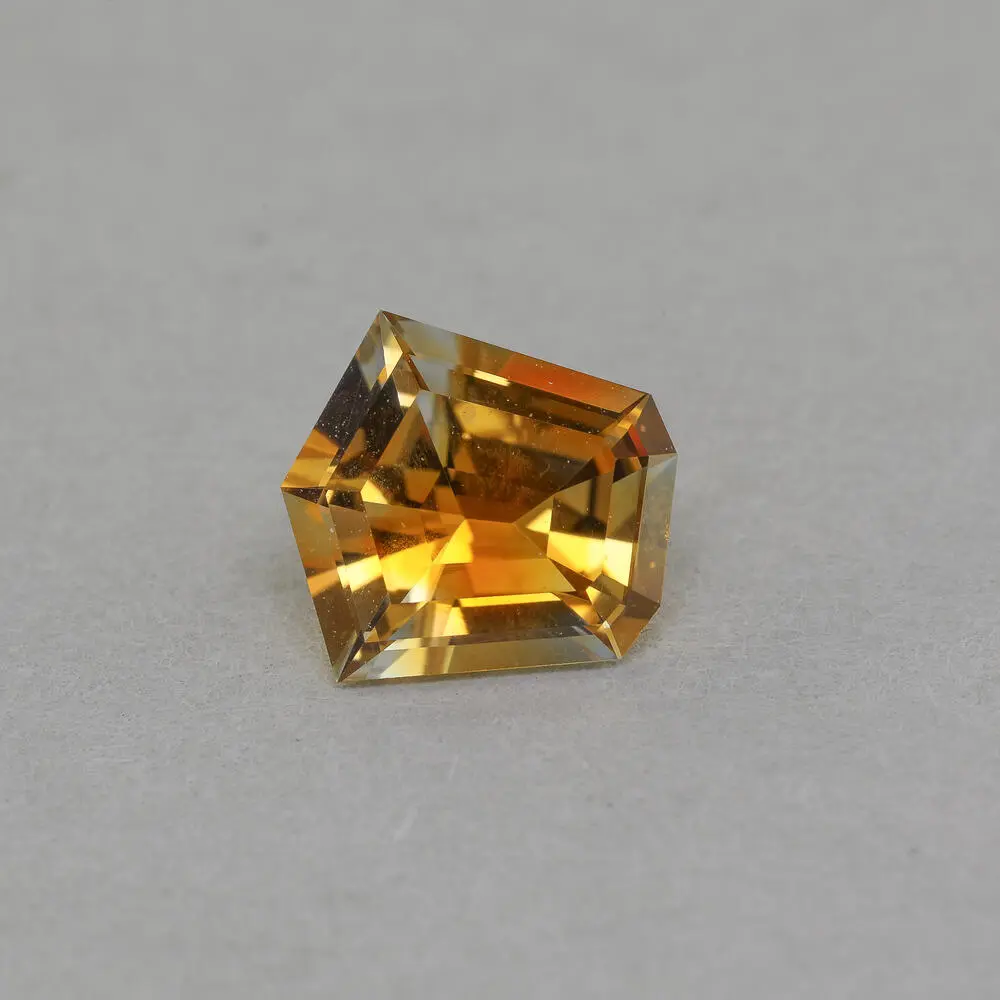 6.70x6.40 Pentagon Orange Montana Sapphire (1.03 ct) 6.70x6.40 Pentagon Orange Montana Sapphire (1.03 ct)