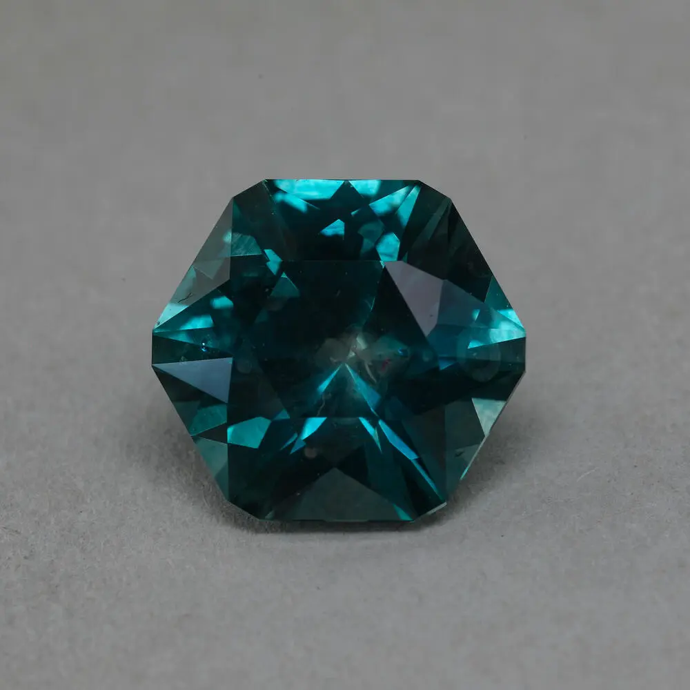 10.6x9.7x6.6 Hexagon Montana Sapphire (4.87&nbsp;ct)